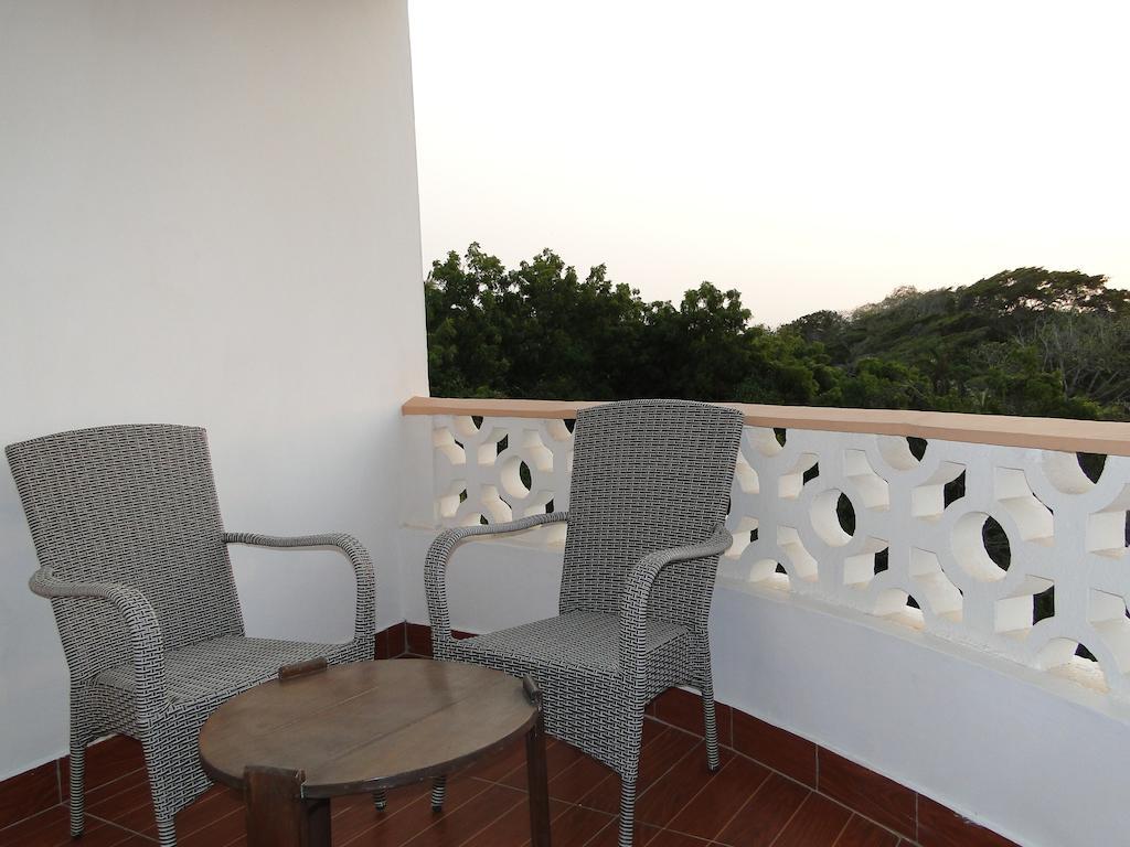 Pavilion Holiday Resort Bamburi Esterno foto