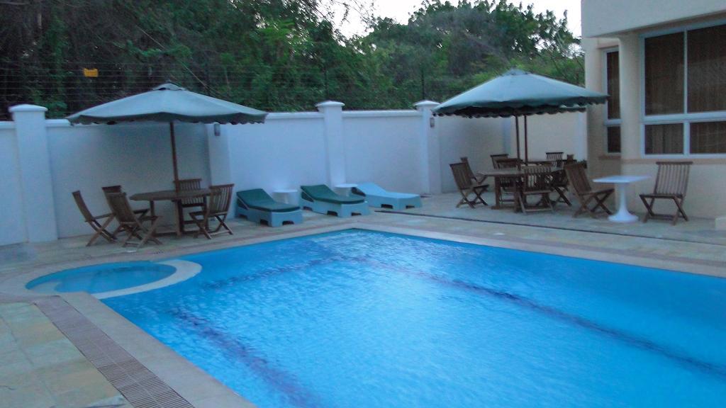 Pavilion Holiday Resort Bamburi Esterno foto
